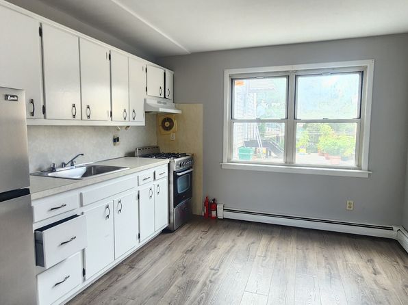 211 Glen Cove Ave APT 2