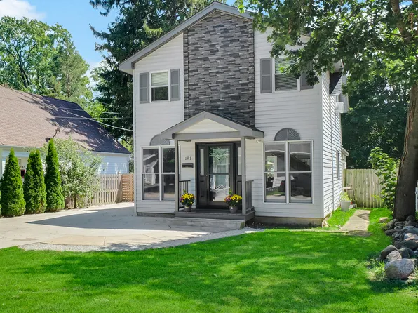 193 Lake Ct, Crystal Lake, IL 60014