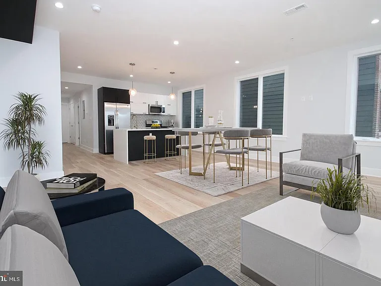 810 N Uber St #3 — Photo 2