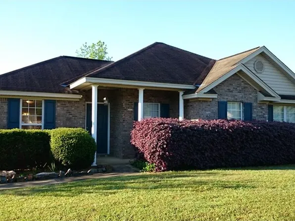 28 Charlie Austin Dr, Wetumpka, AL 36092