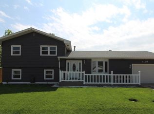 1126 Bivens Ln, Holdrege, NE 68949