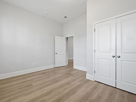 5th image of 6423 Berg St.