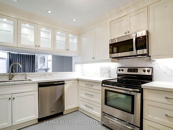 2nd image of 100 Arbors Ln #Townhouse 5