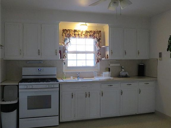 4th image of 14505 Albrus Ave