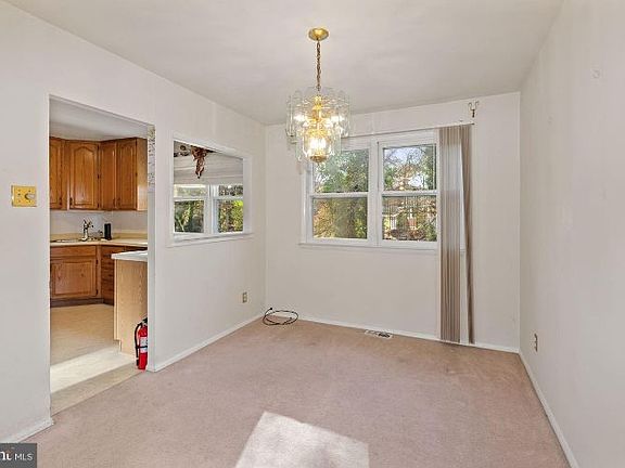 5th image of 805 Sunset Dr
