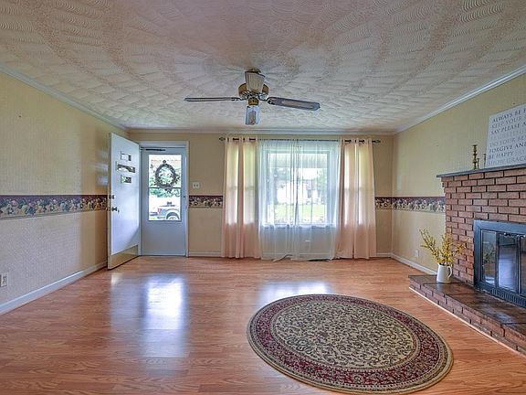 3rd image of 405 Old Stage Dr