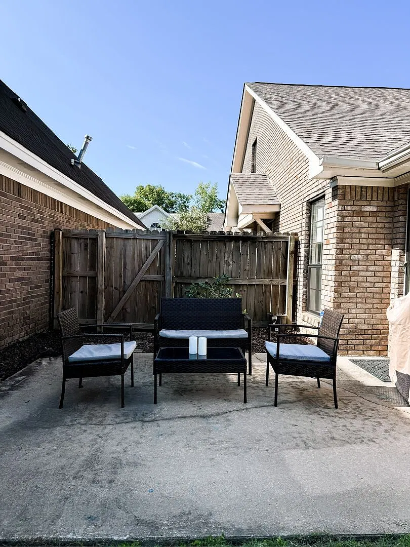 Spacious 3-Bedroom Home with Fenced Backyard & Garage — Photo 4