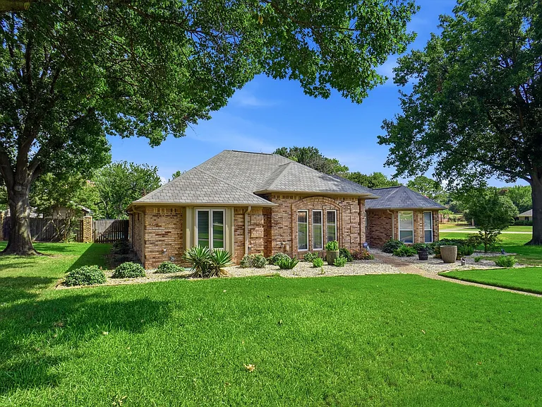 1362 Cross Timber Dr — Photo 4
