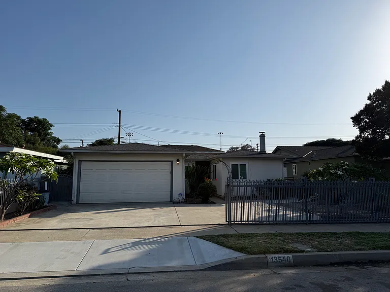 Rockway Dr — Photo 1