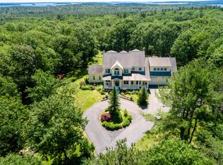 35 Rosemary Ln, Freeport, ME 04032