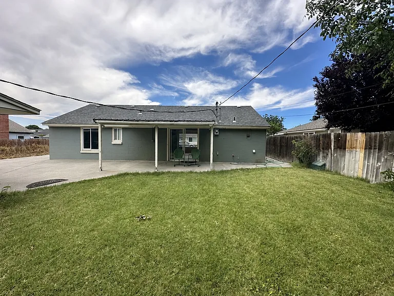705 S Ione St — Photo 20