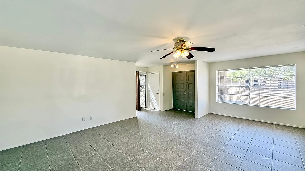 3 bed, 2.0 bath, 1763 sqft, $2,099 — Photo 3