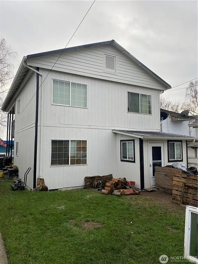 2 bed, 876 sqft, $1,300 — Photo 2