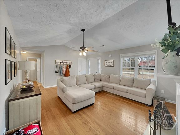 4th image of 518 Vinemont Way