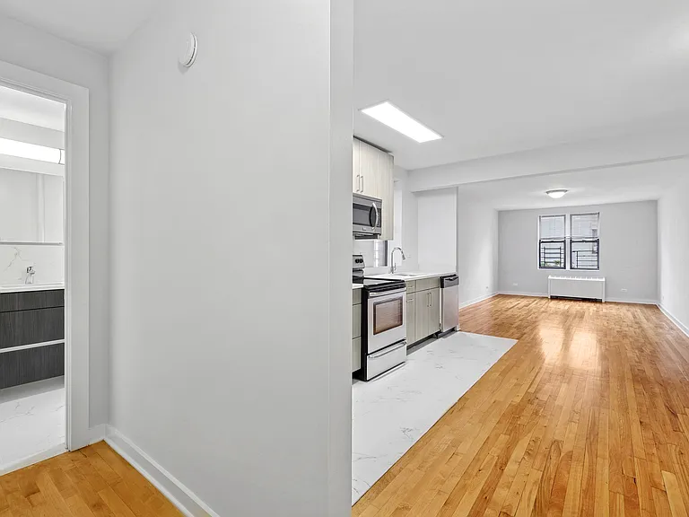 930 Sheridan Ave #5G — Photo 2