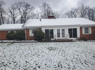 201 Hilltop Dr, Butler, PA 16001