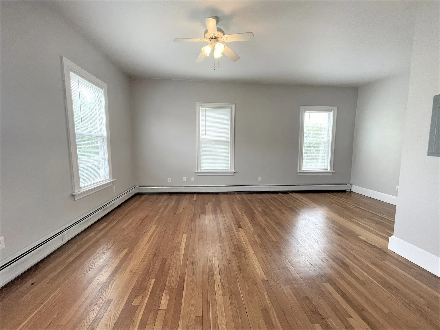 1 bed, 1.0 bath, 999 sqft, $2,500 — Photo 2
