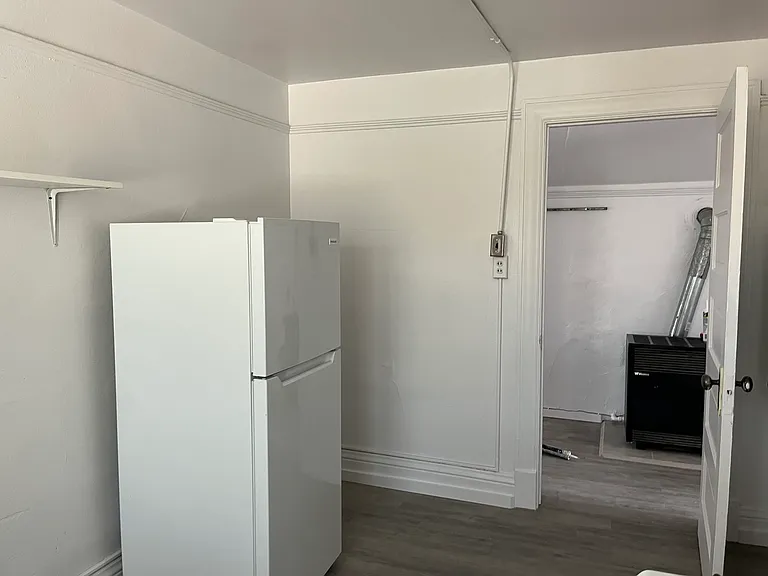 2 story 2 Bed / 2 Bath Charming Dowtown Cottage - Just-Renovated — Photo 7
