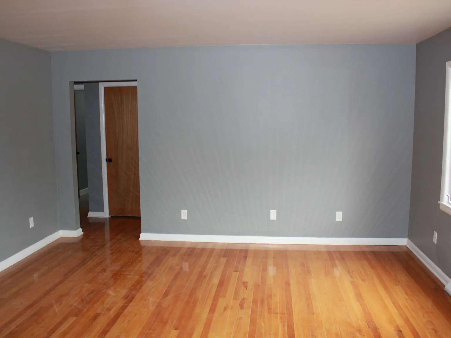 3 bed, 1.0 bath, 1008 sqft, $1,200 — Photo 4