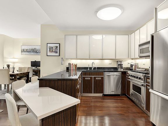 3rd image of 130 W 19th St APT 6E