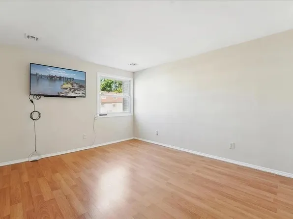 12 Saddlewood Court image 9 of 24