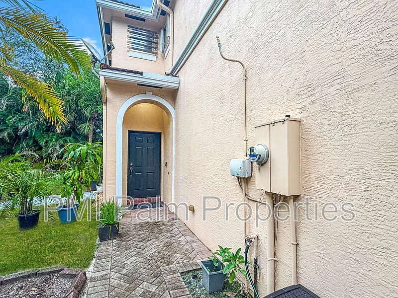 3 bed, 2.5 bath, 1780 sqft, $3,800 — Photo 2