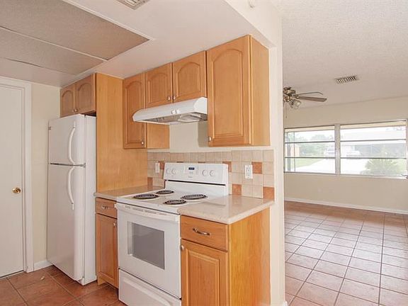 5th image of 557 SW Duval Ave