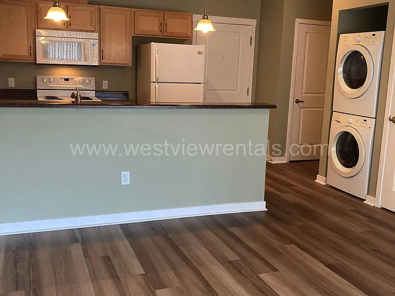 200 E Maple St — Photo 370