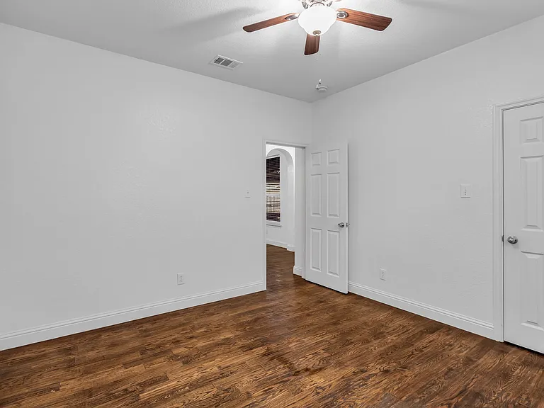 3010 Lena Dr — Photo 42