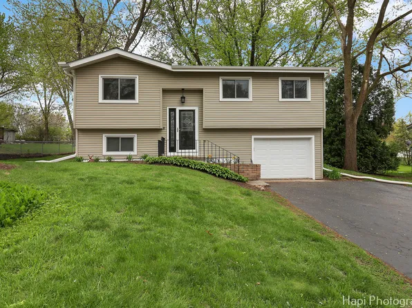 1113 Rolling Lane Rd, Johnsburg, IL 60051