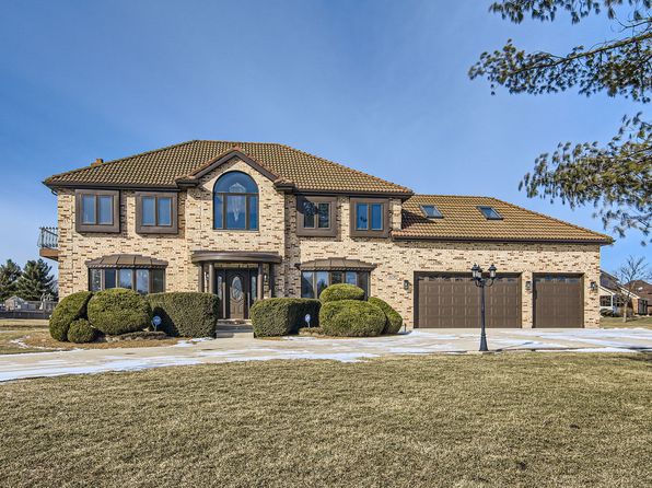 2658 E Royal Ridge Dr, Crete, IL 60417