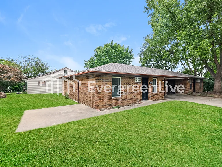 217 Euclid Ave — Photo 2