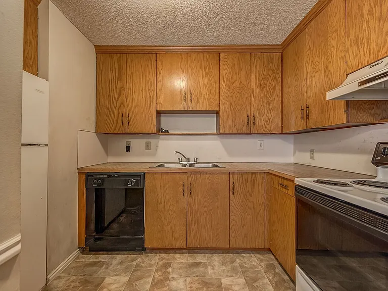 639 N University Ave #9 — Photo 6