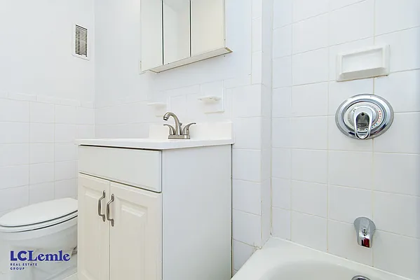 Rented by LC Lemle Real Estate Group | media 21