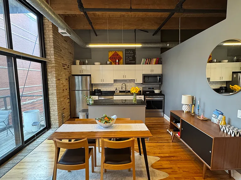 2210 W Wabansia Ave #210 — Photo 5