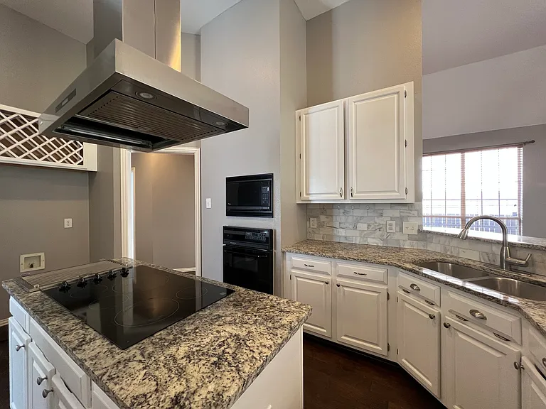 9811 Cliffside Dr — Photo 8