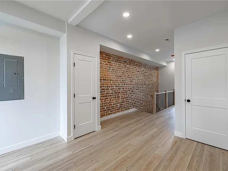 111 S Stafford Ave #B-2 — Photo 9