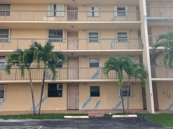 10155 NW 9th Street Cir #4-104, Miami, FL 33172