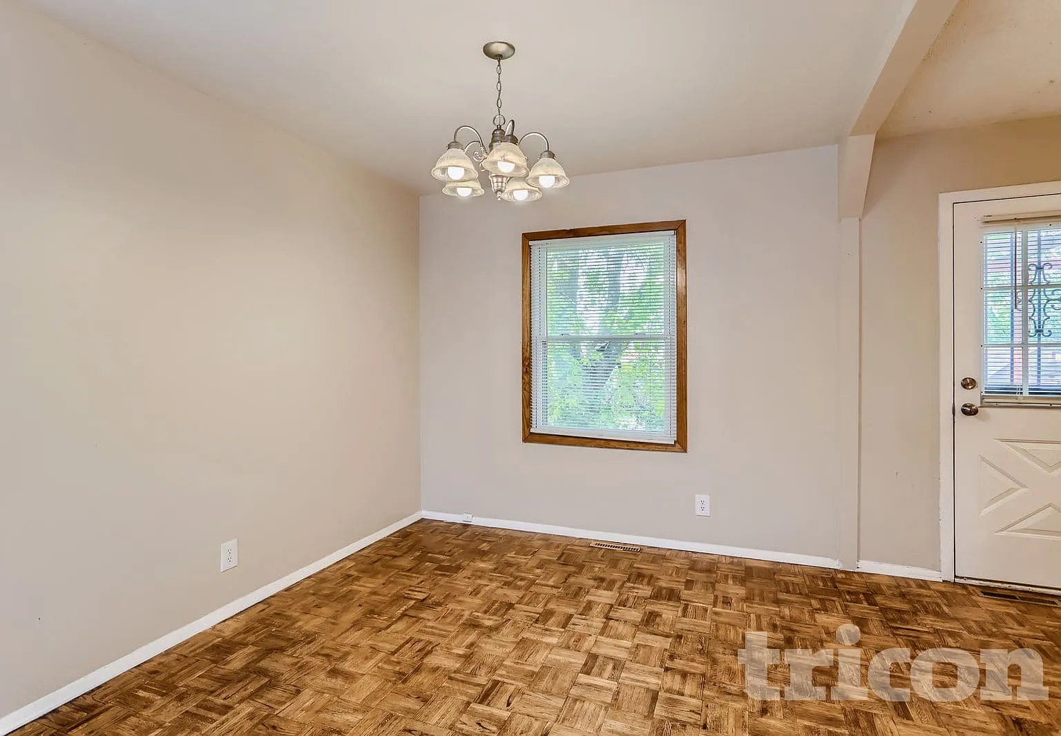 16 Dolphin Court Oswego IL — Photo 4