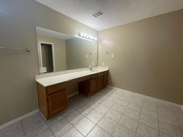 1226 W Hudgins St — Photo 16