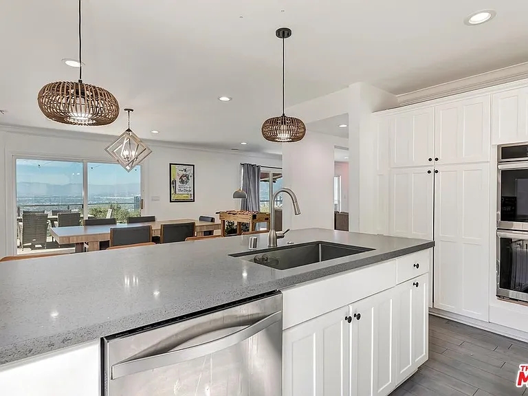 3201 Bonnie Hill Dr — Photo 13