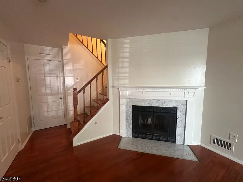 2 bed, 2.5 bath, 1050 sqft, $2,750 — Photo 4