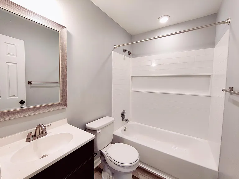 Full Bath with Tub/Shower Combo (Upstairs)