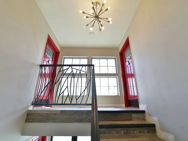 1003 E Clark Ave — Photo 4