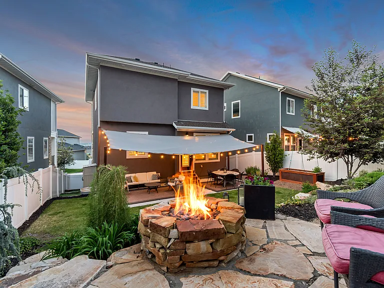966 E Deer Arch Ln — Photo 17