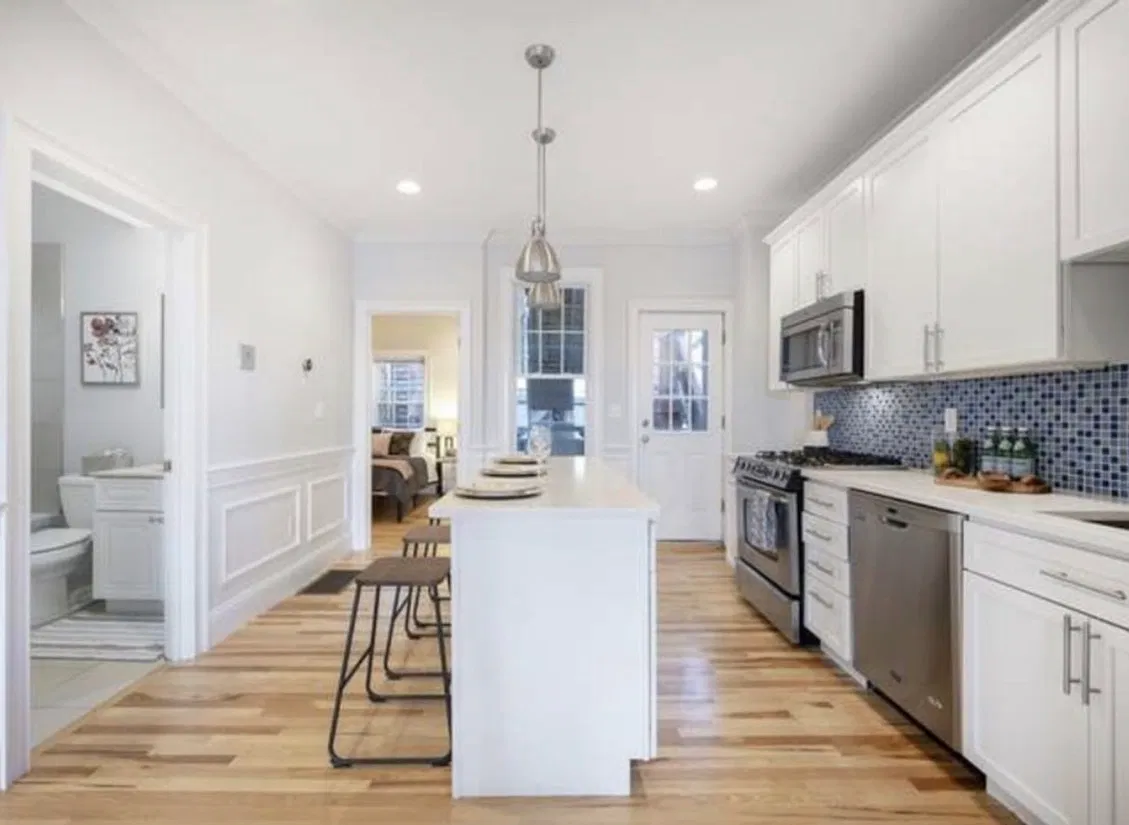 2 bed, 1090 sqft, $3,900 — Photo 1