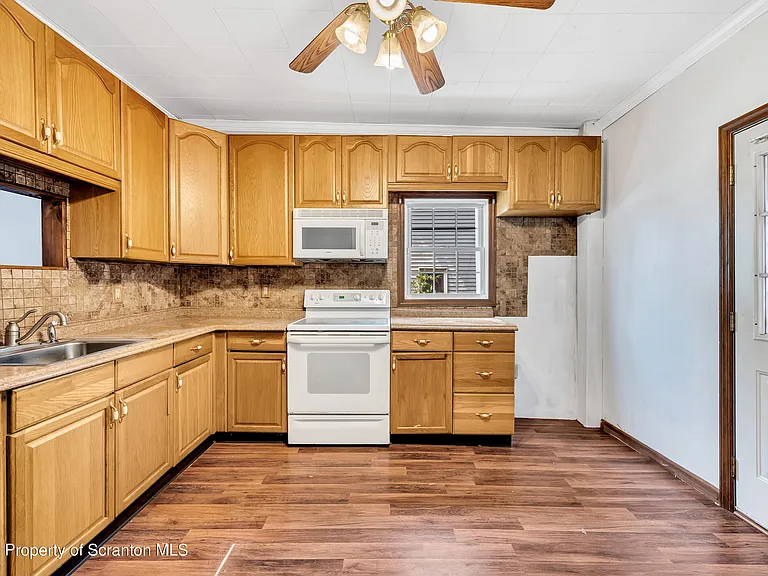 630 E Lackawanna Ave — Photo 10
