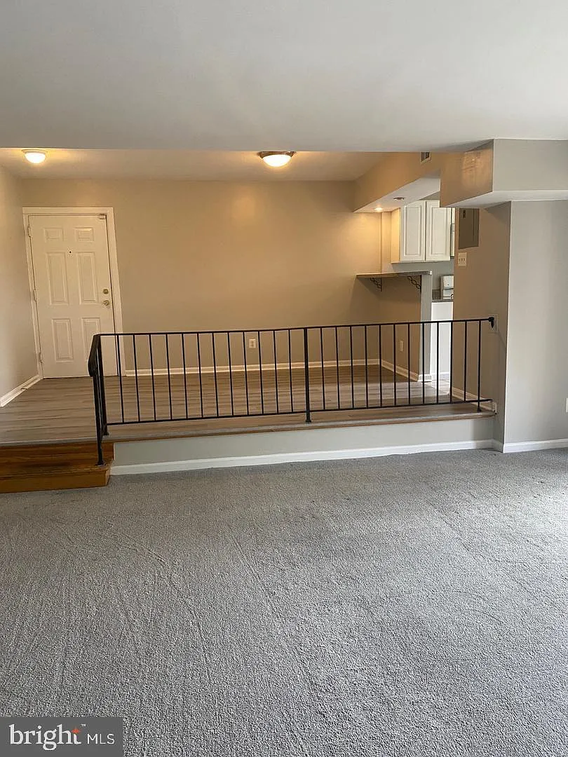 2 bed, 1052 sqft, $2,100 — Photo 3