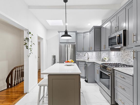 5th image of 32 E 126th St #3