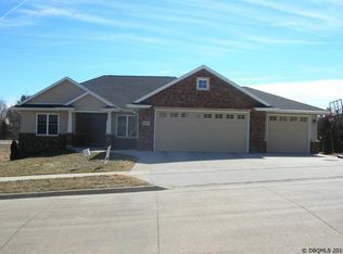 3175 Arboretum Ct, Dubuque, IA 52001